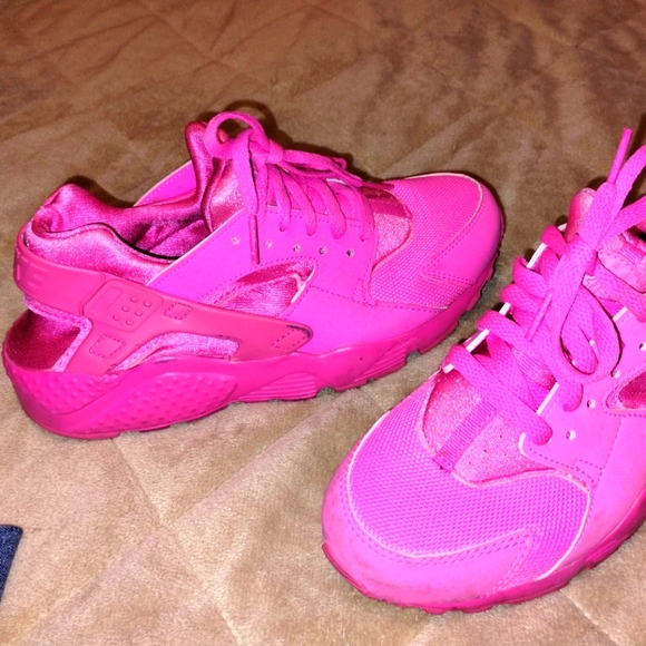 Nike Other - 5Y. Nike Huarache In Laser Fuchsia Runners